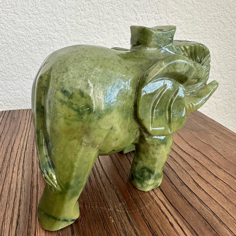 Green jade elephant - Picture 5 of 8